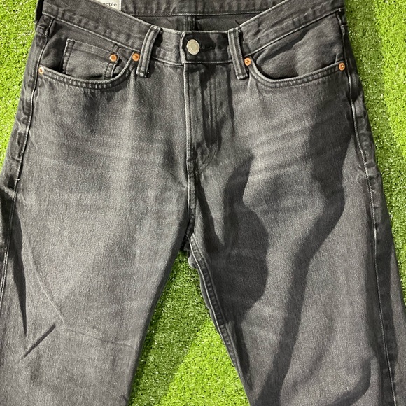 H&M Men’s Relaxed Fit Black Washed Denim Jeans - Picture 4 of 11